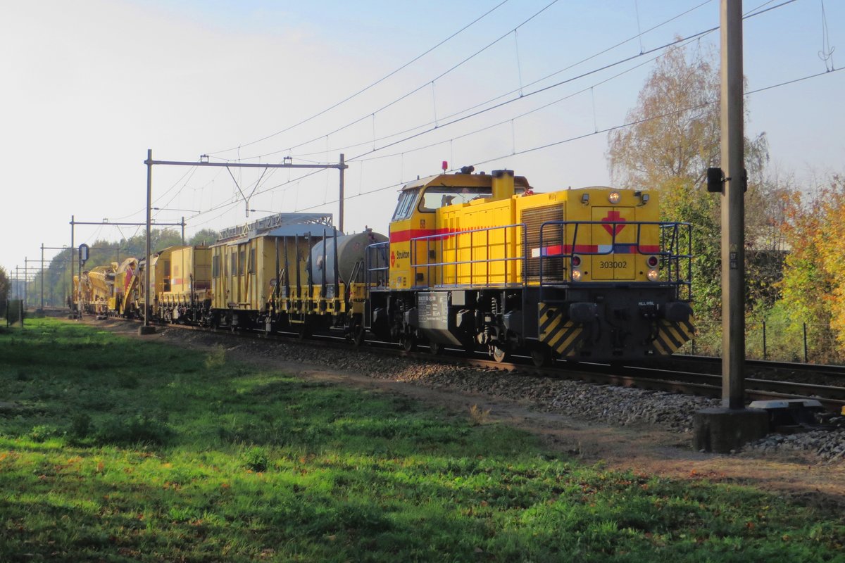 A very nasty shadow play at Alverna was on order with Strukton 303002 taking me by surprise... on 7 November 2020.