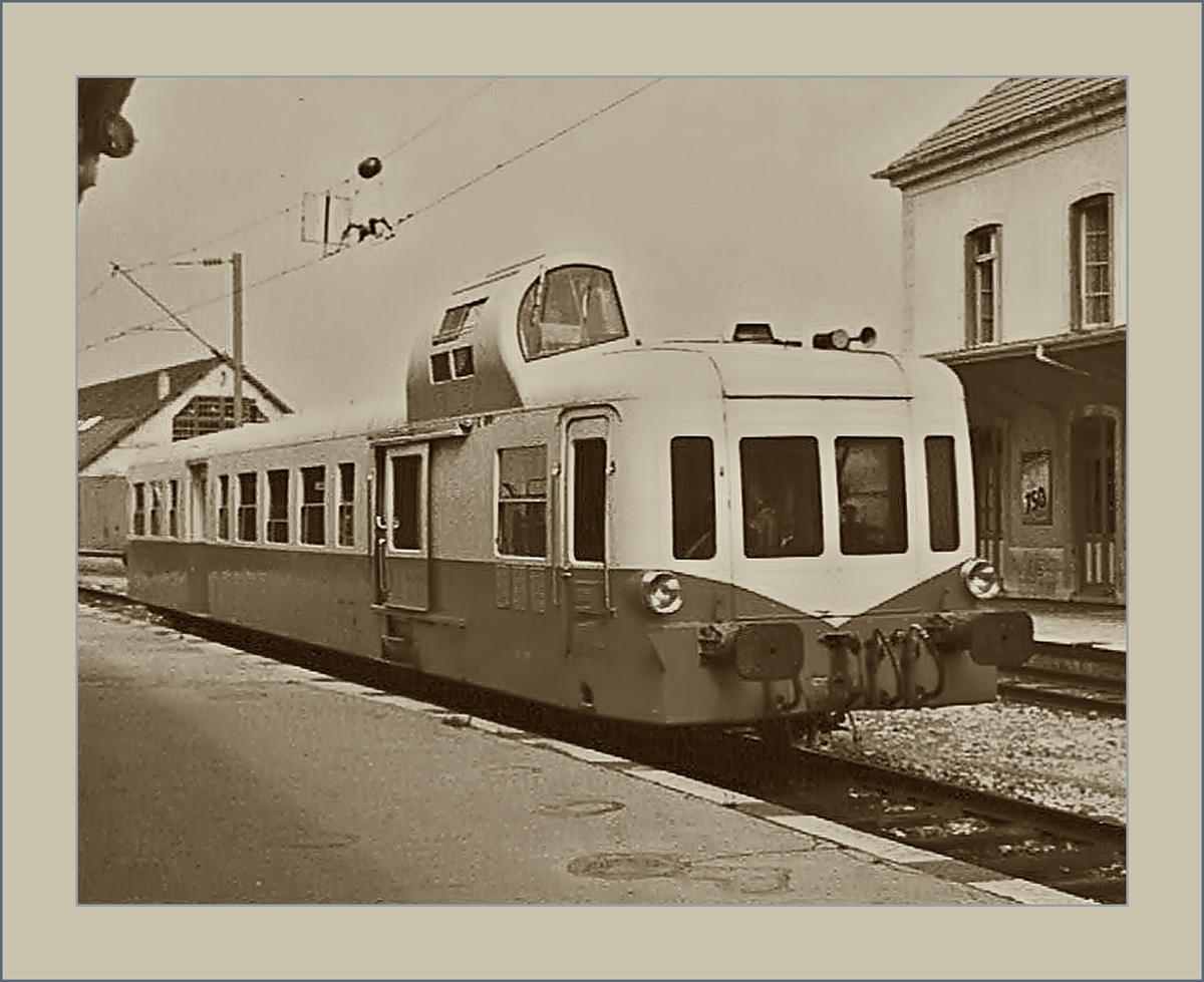 A very old picture from the X 3800  Picasso  waiting in Pontarlier for the departue to Frasne. 
08.08.1981