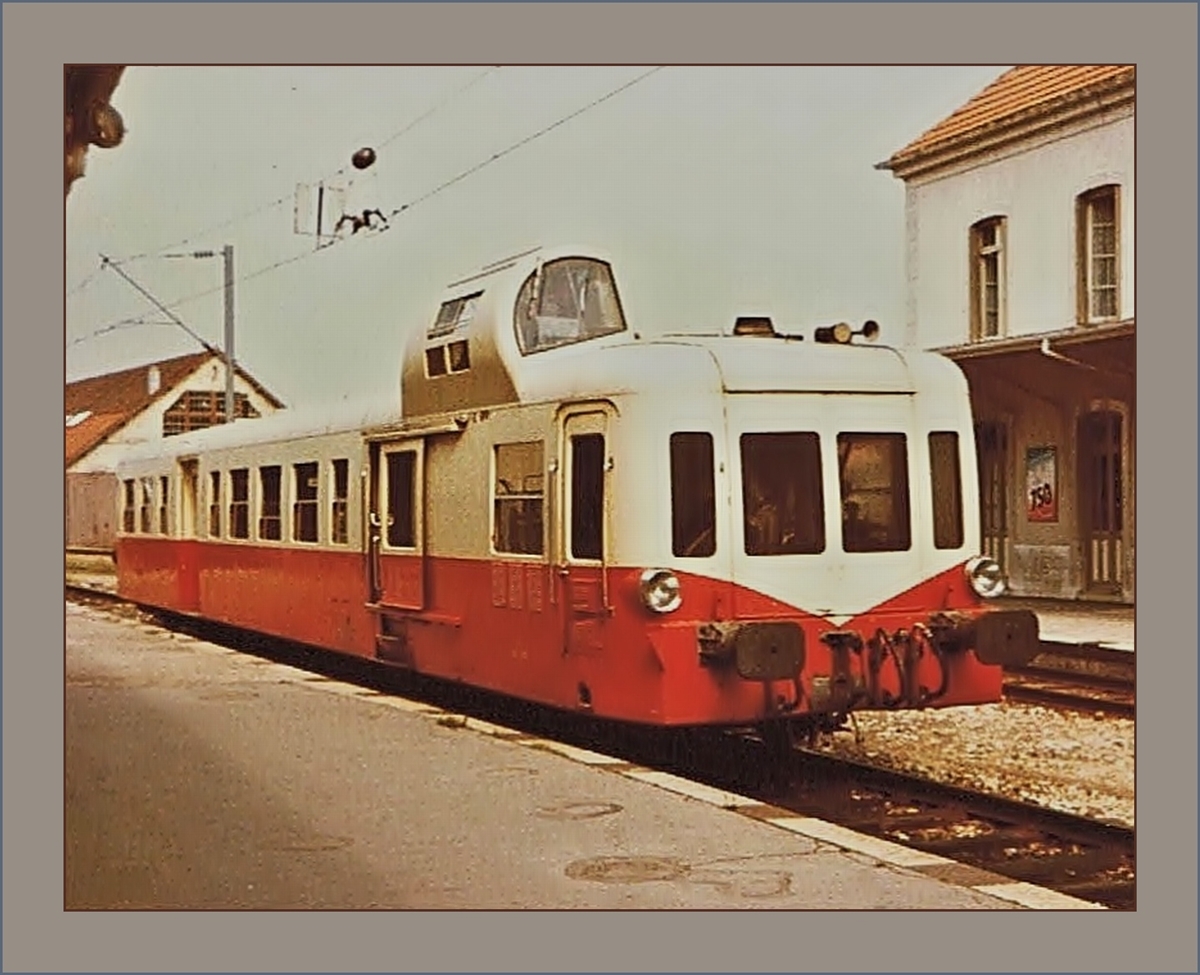 A very old picture from the X 3800  Picasso  waiting in Pontarlier for the departue to Frasne.08.08.1981