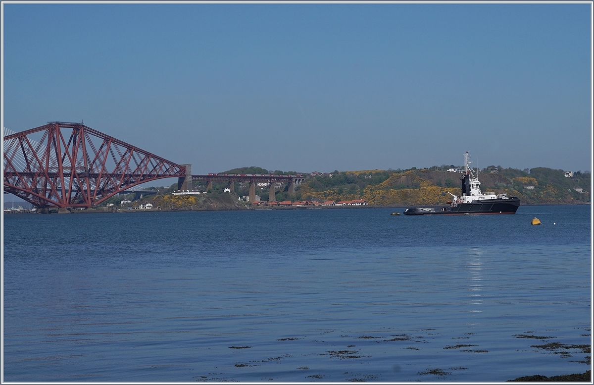 A Virgin East Coast HST 143 on the Nord parto fo the Forth Bridge.
03.05.2017