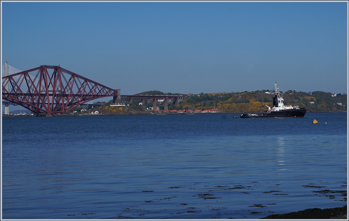 A Virgin Train East Coast HST 125 Class 43 from Aberdeen to London by the Forth Brigdge by Nort Queensferry.
03.05.2017