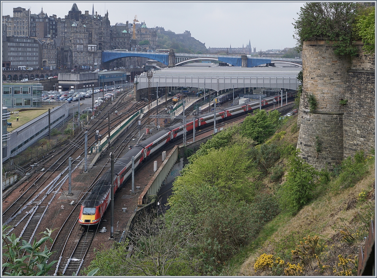 A VirginTrain East Coast HST 125 Class 125 is leaving Edinburg Waverley.
02.05.2017