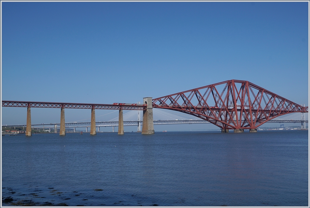 A Vrigin Class 43 HST 125 Service on the Forth Bridge.
03.05.2017