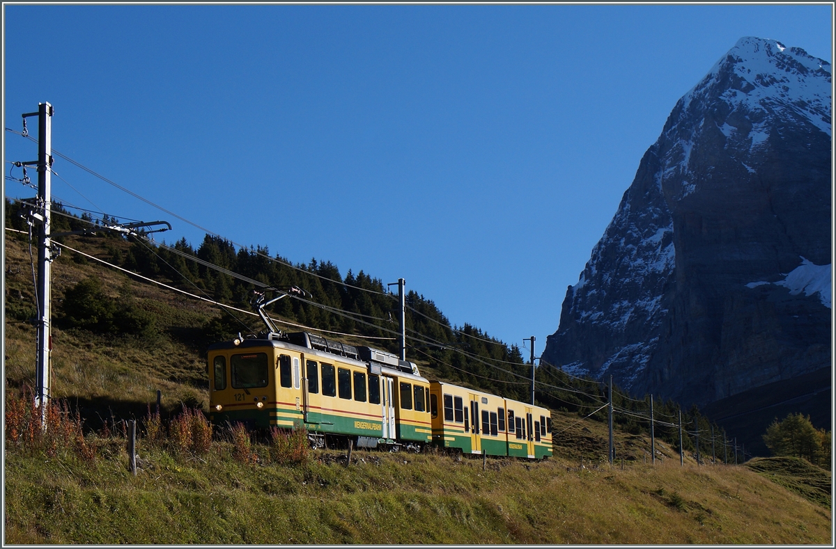 A WAB local train betweeen Wengeralp and Kleine Scnheidegg.
09.10.2014