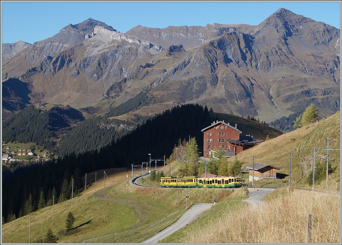 A WAB local train near the Wengerner Alp.

09.10.2014