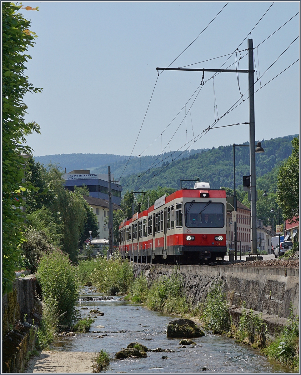 A WB local train by Niederdorf.
22.06.2017