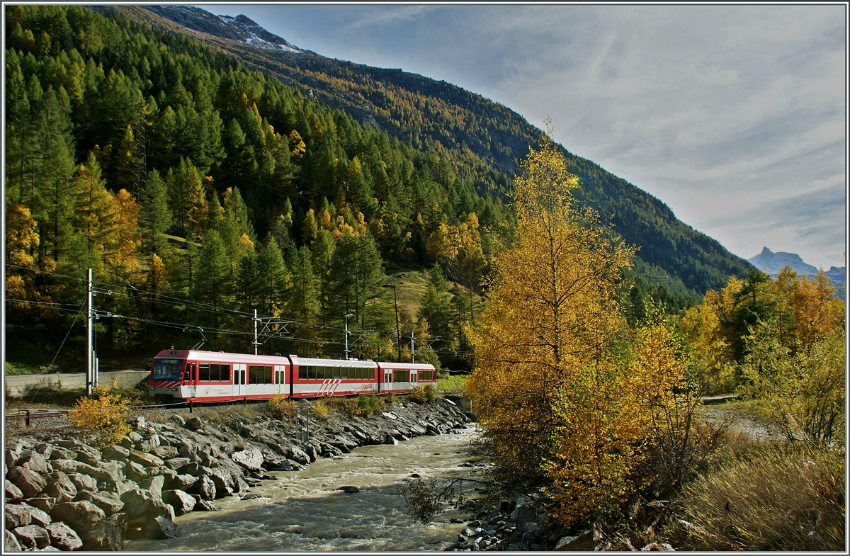 A  Zermatt Shuttle  on the way to Zermatt near Täsch.
21.10.2013