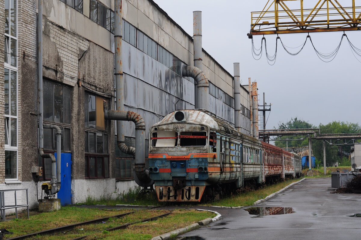 Abandoned DR1A-313 in the territory of Lviv locomotive repair plant. 16.07.2025