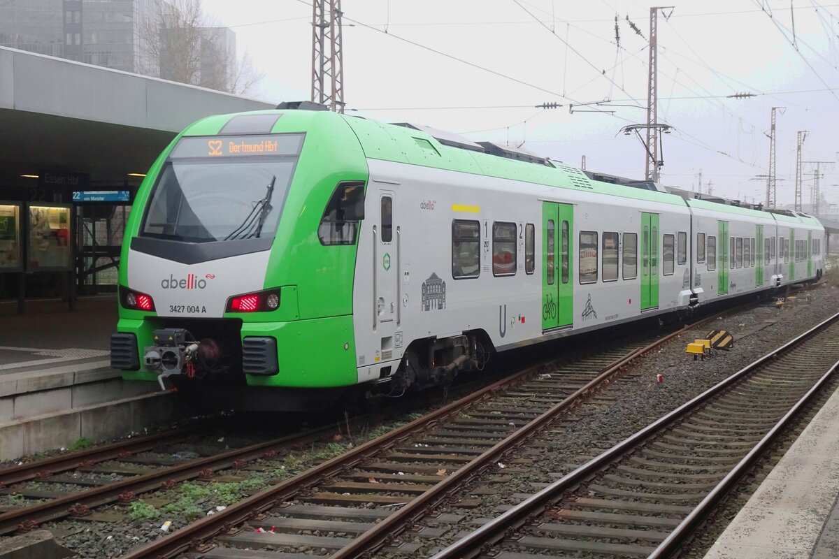 Abellio 3427 004 stands in Essen Hbf on a grey 26 January 2022.