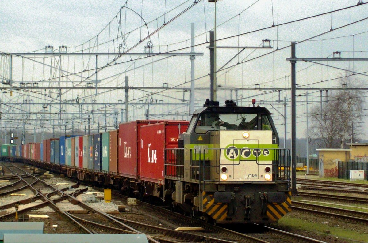 ACTS 7104 hauls the Acht-shuttle container train into 's-Hertogenbosch on 22 February 2005. Normally this train shuttles between Acht and Tilburg via Boxtel, but since that direct way was blocked due to an accident, the train had to be diverted, necessitating a  change of direction at 's-Hertogenbosch.