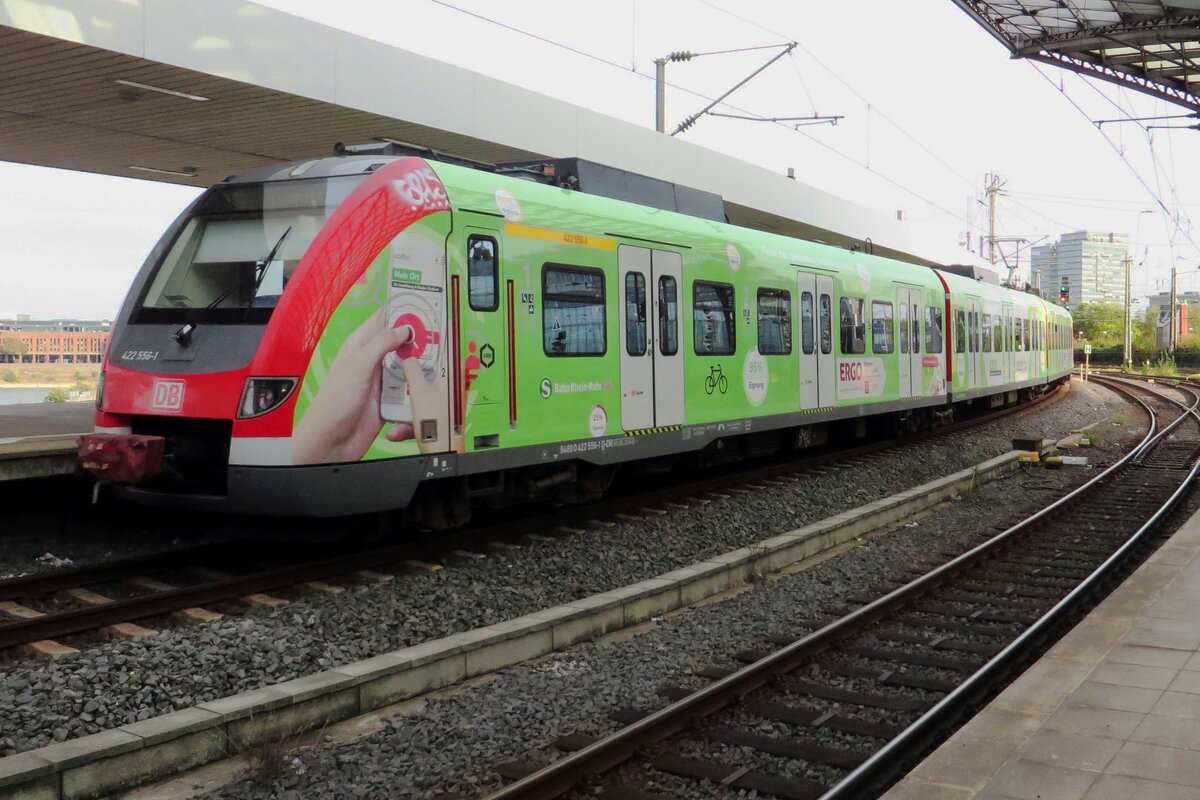 Advertising 422 556 quits Köln Hbf on 24 September 2020.