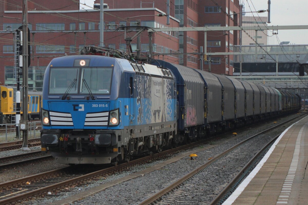 After having been hauled by an RFO electric from Bad Bentheim, CD Cargo 383 015  Frantisek Ringhoffer II  got to work againg at Amersfoort on 22 NOvember 2025 and is about to depart from Amersfoort with a steel train to Beverwijk Tata Steel.