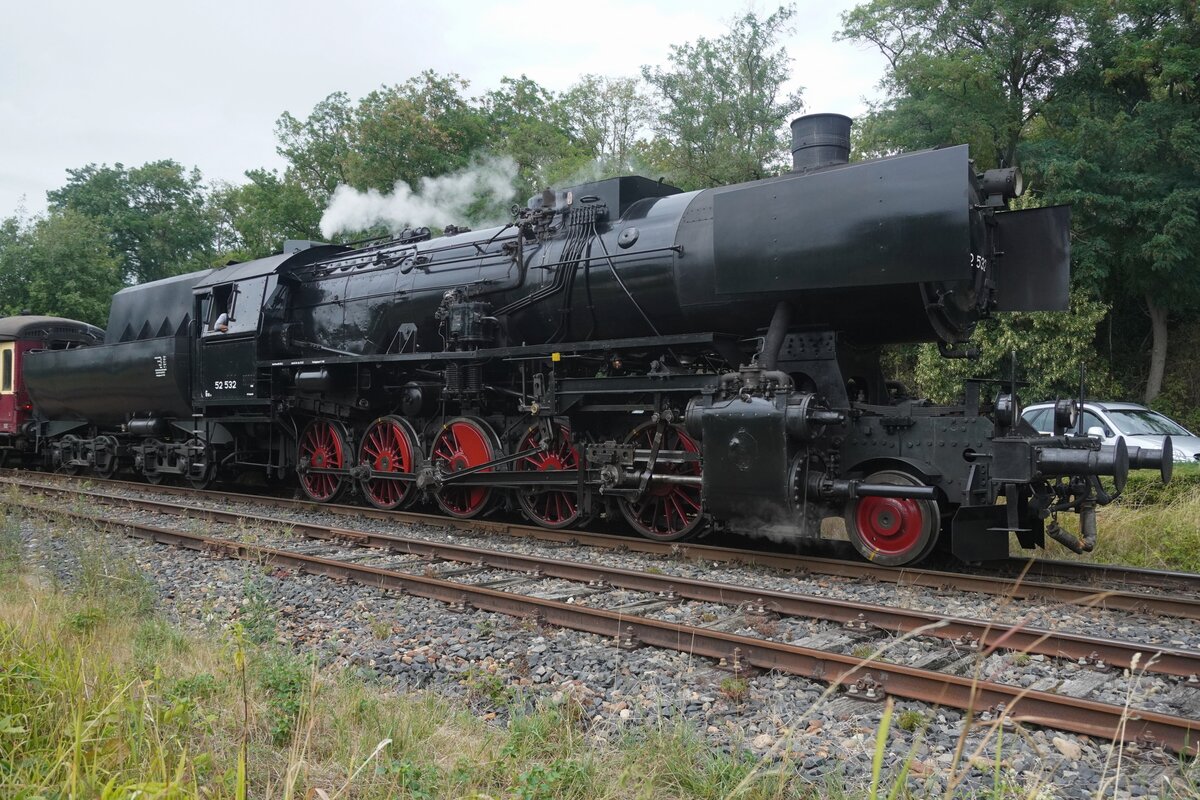 After ten years of restauration, ZLSM, ex VSM 52 532 is active again sincs May 2026. Here she stands at Schin op Geul on 19 August 2026 before a fully loaded steam train to Simpelveld. This train arrived 20 minutes earlier from Simpelveld, so a quick run round of the old steamer was on order -and performed perfectly.