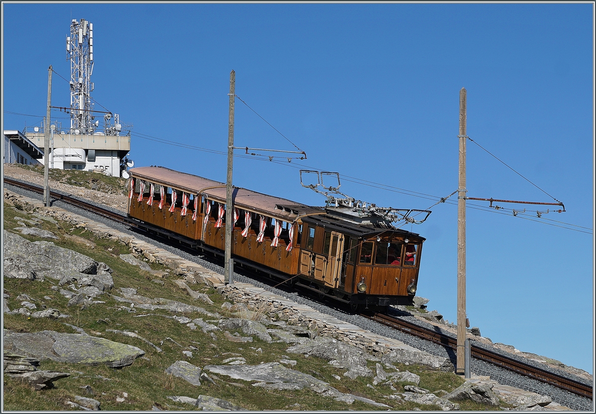 After the Chemin de Fer de la Rhune He 2/2 took the guests to the summit with the first train of the day, the train now returns empty to the valley.

April 12, 2024