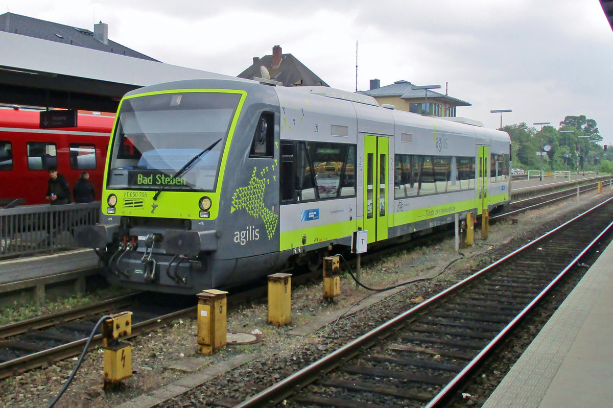 Agilis 650 705 takes Diesel at Neuenmarkt-Wirsberg while a thunder storm is about to take on Neuenmarkt itself.