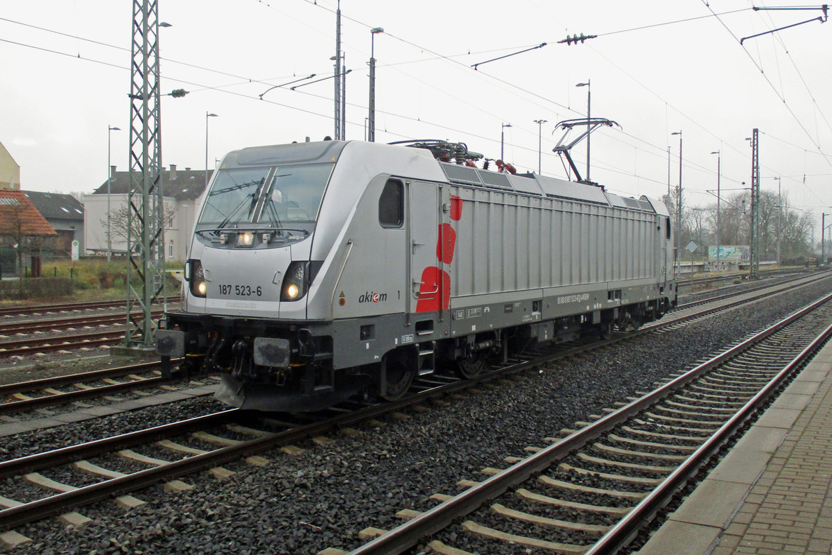 Akiem 187 523 shows herself at Minden (Westfalen) on 29 December 2016.