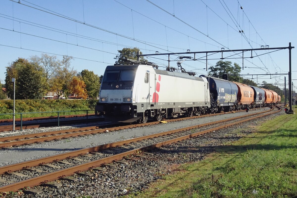 Akiem/LTE 186 355 enters Oss with a cereals train on 24 October 2021.