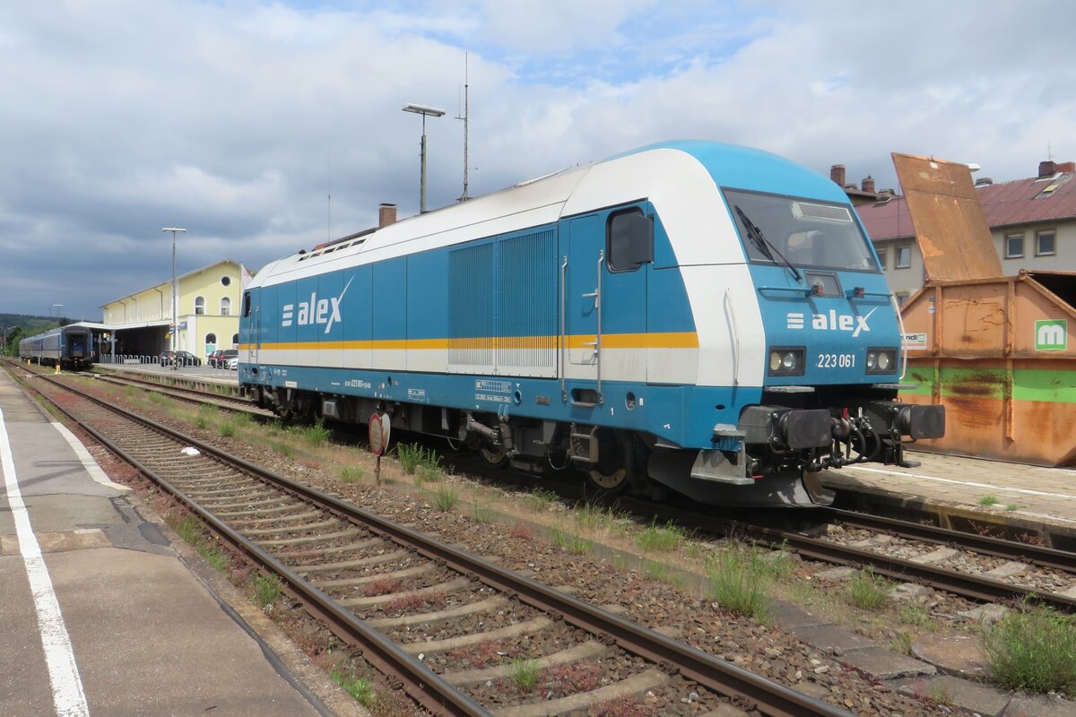 ALEX 223 061 oozes a bit at Schwandorf on 27 May 2022. 