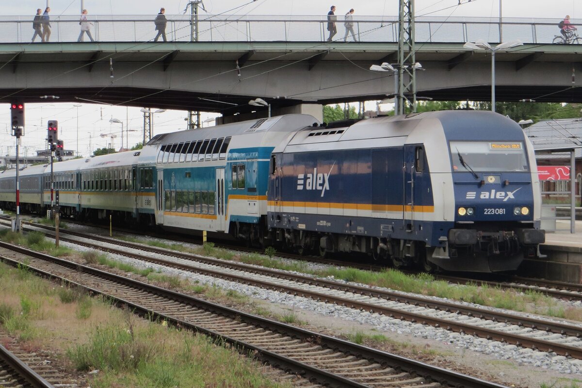 ALEX 223 081 (ex PCT-7) enters Regensburg on 27 May 2022 with an ALEX fast train from Praha, Plzen and schwandorf.