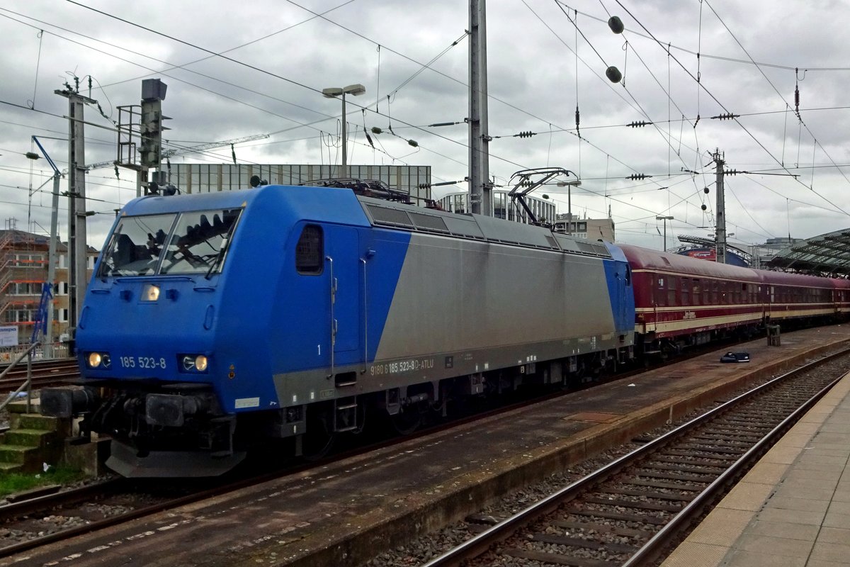 Alpha Trains 185 523 hauls a special train out of Köln Hbf on 20 February 2020.