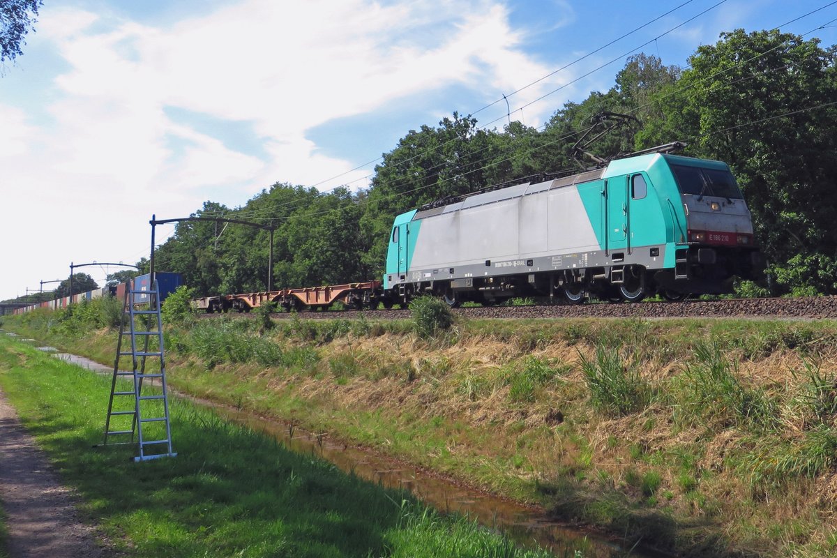 Alpha Trains 186 210 hauls an intermodal train through Tilburg Oude Warande on 24 June 2020.