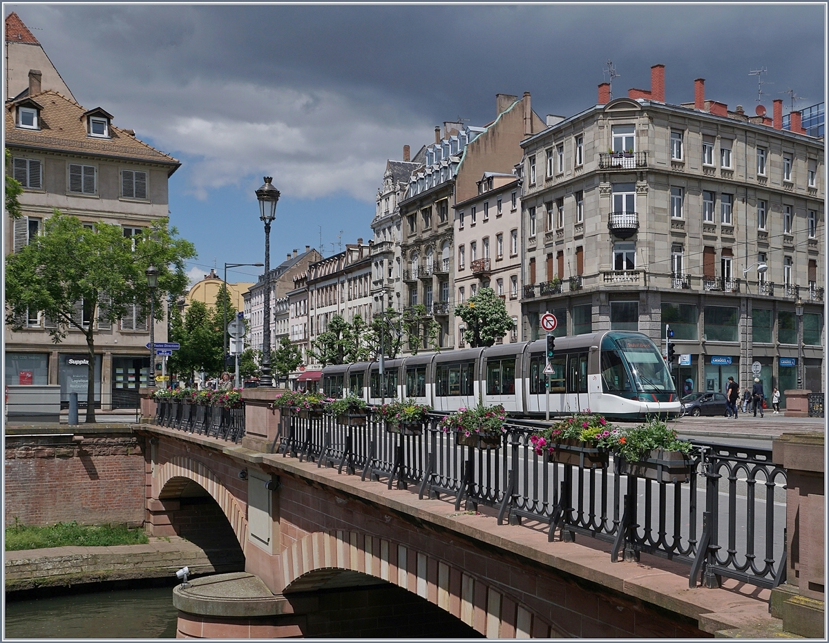 An Alstom Citadis near the  Petit France  in Strasbourg.

28.05.2019