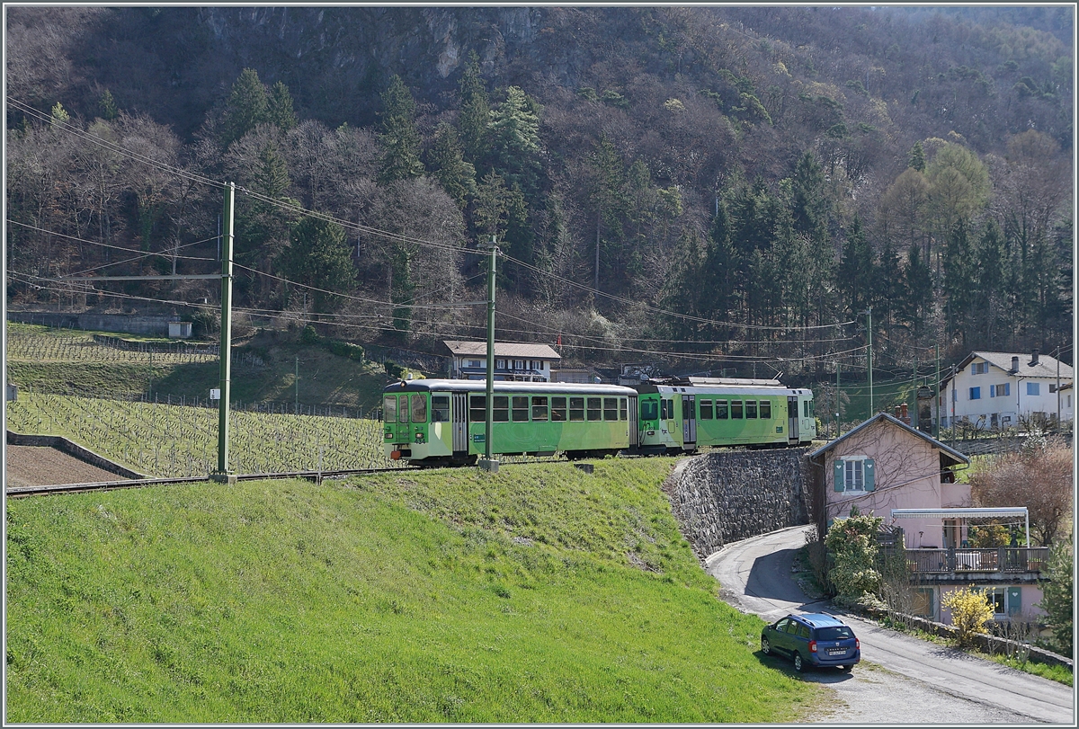 An ASD local train on the way to Aigle in the vineyards over Aigle.

30.03.2021