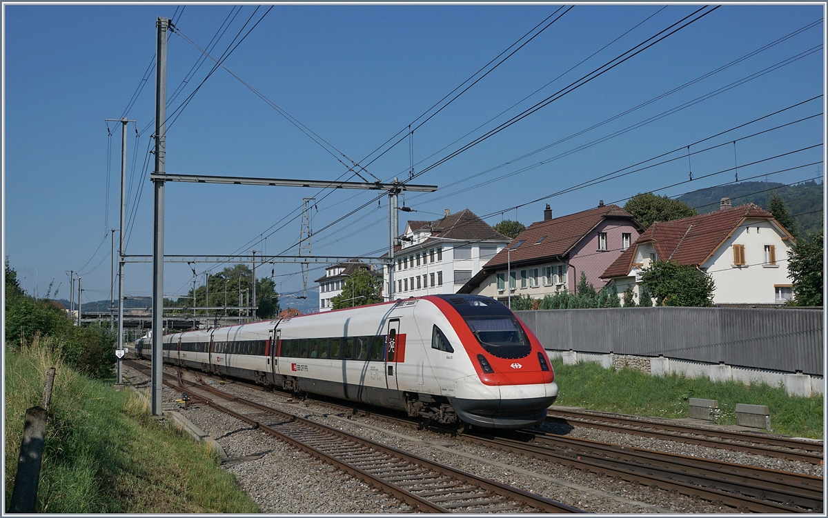 An ICN on the way to Zürich in Lengnau.

22.07.2018