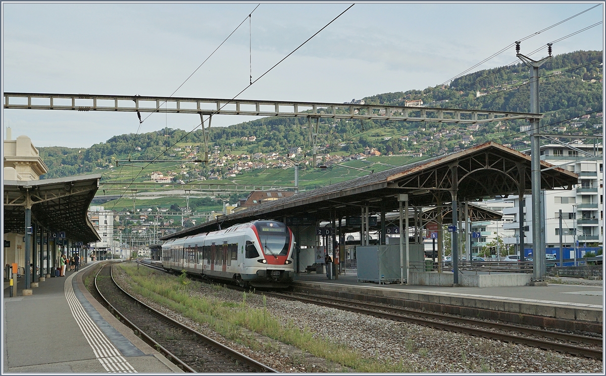 Another picture from Vevey, this time looking at the historic platforms with an incoming SBB Flirt RABe 523 as S2.

September 1, 2019