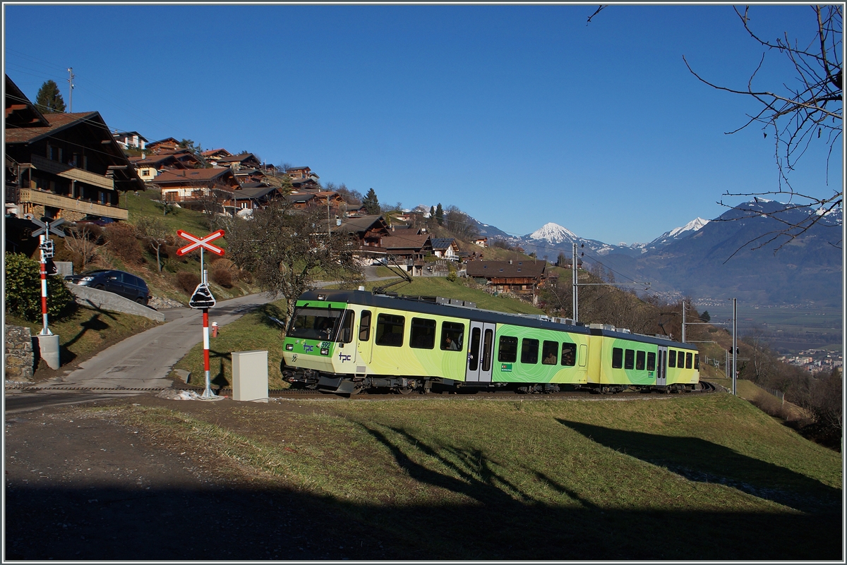 AOMC local train by Pont de Chemex. 07.01.2015