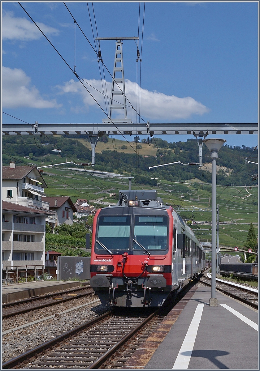 AQ SBB RBDe 560 from Vevey to Lausanne in Cully.

30.07.2019