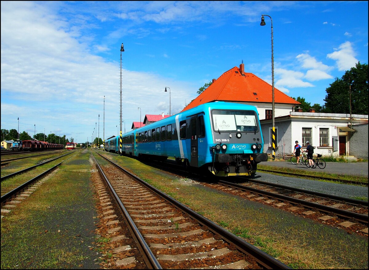 Ariva 945 308-5 on 13.8.2020 in Central Station Rakovnik.