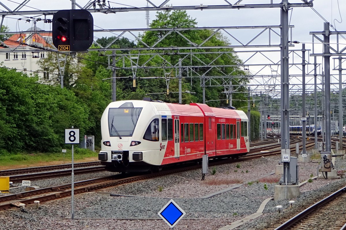 Arriva 254 enters Arnhem Centraal on 10 May 2019.
