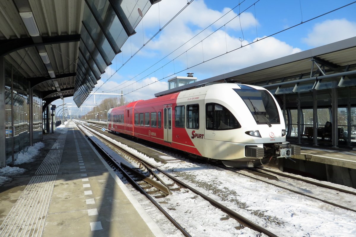 Arriva 260 speeds through Arnhem-Zuid on 12 February 2021.