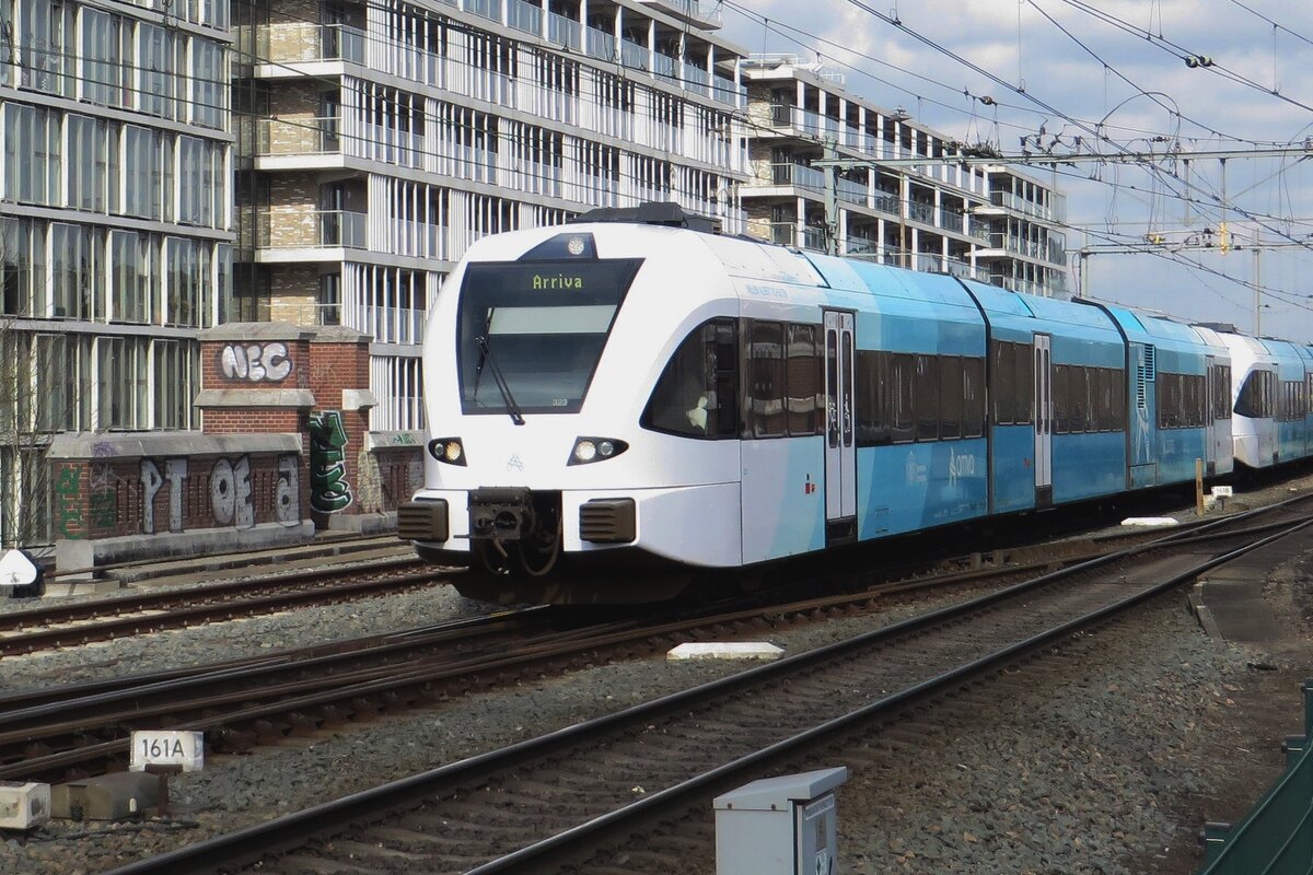 Arriva 323 enters Nijmegen on 12 March 2022.