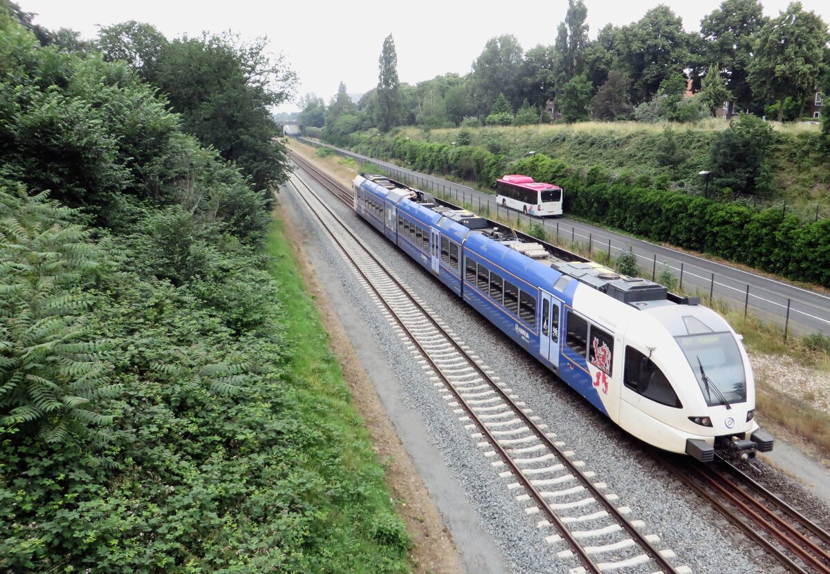 Arriva 358 passes through Nijmegen-Heyendaal on 2 July 2021. 