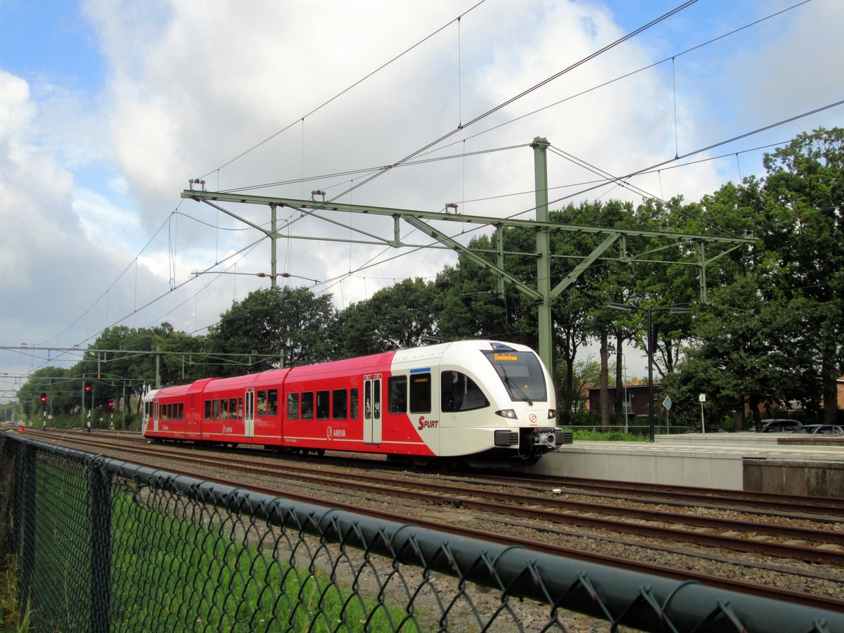 Arriva 371 calls at Zevenaar on 31 August 2014.