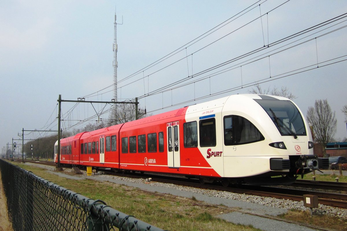 Arriva 374 approaches Zevenaar on 28 March 2013.