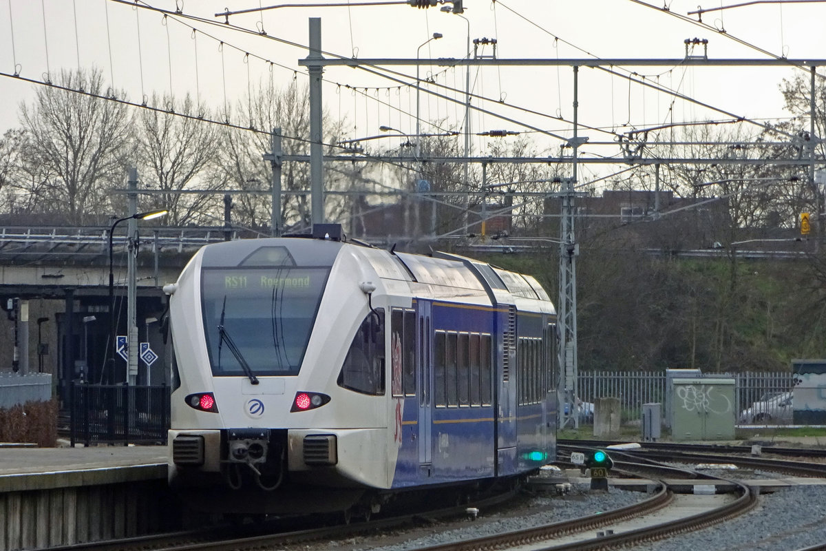 Arriva 389 leaves Nijmegen with an S-11 for Roermond on 6 February 2020.