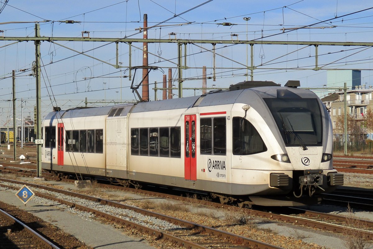 Arriva 430, still sporting Veolia colours- stands aside at Maastricht on 20 January 2017.