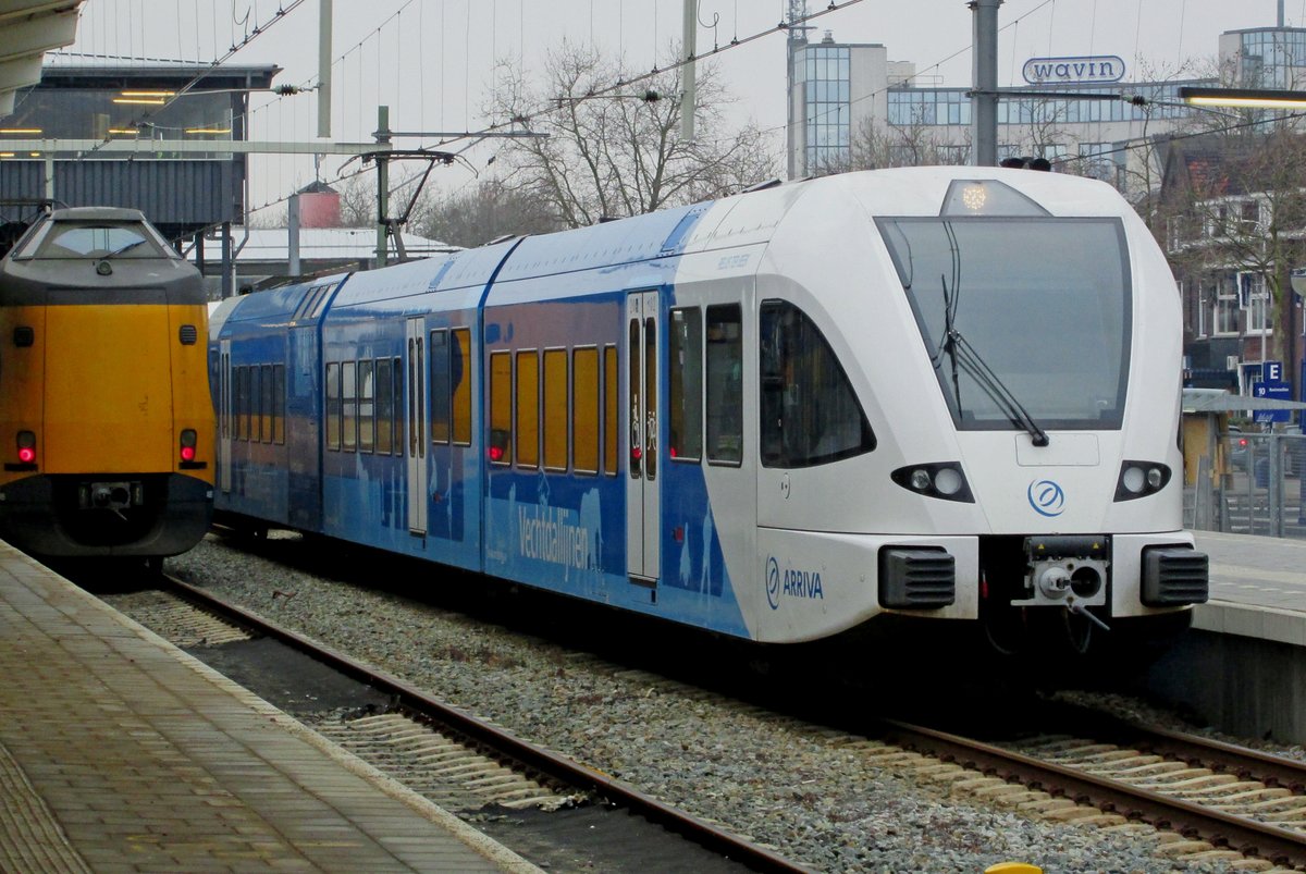 Arriva 521 stands ready for departure at Zwolle on 15 March 2015.