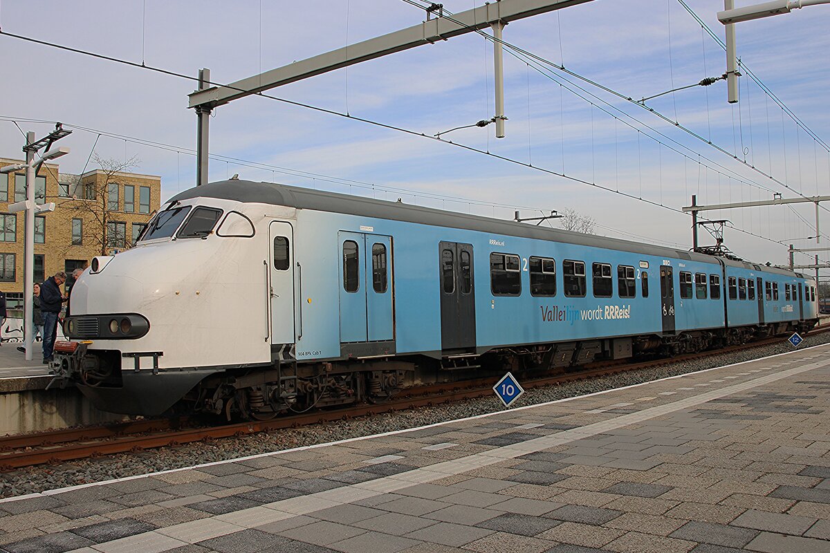 Arriva/Rrreis 904 calls at Arnhem Centraal on 22 September 2025 during a special trip.