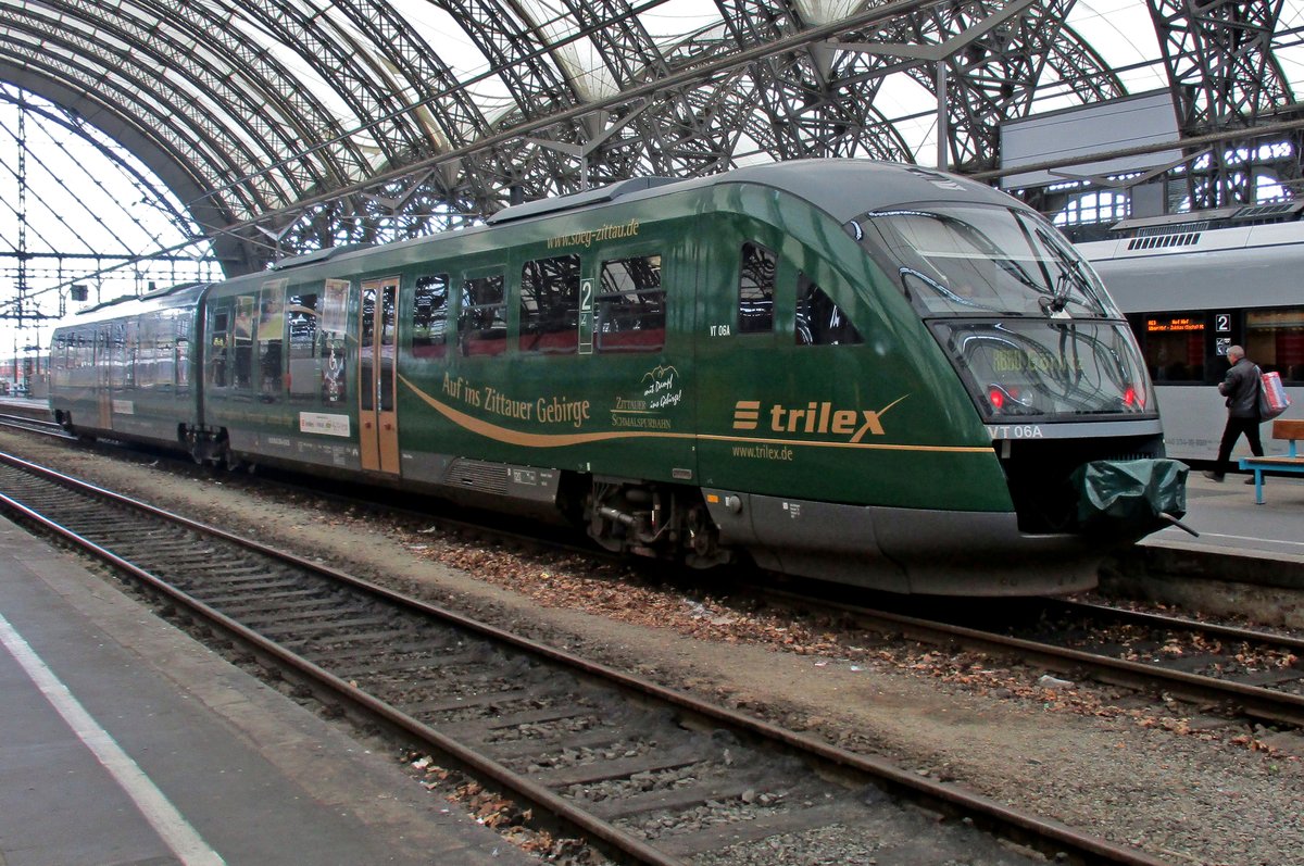Arriva/TriLex VT06 departs from Dresden Hbf on 7 April 2017.