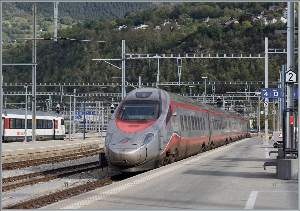 As has often been the case, I chose the route home from the Gotthard via MGB and in Birg I had the opportunity to photograph something not seen here on the Gotthard: the FS Trenitalia ETR 610 008 leaves the Brig train station as EC 39 from Genève to Milano on the way Domodossola.

October 19, 2023