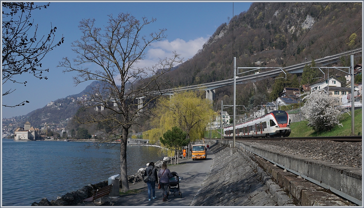 ASBB RABe 523 FLIRT on the way to Villeneuve.

28.03.2019