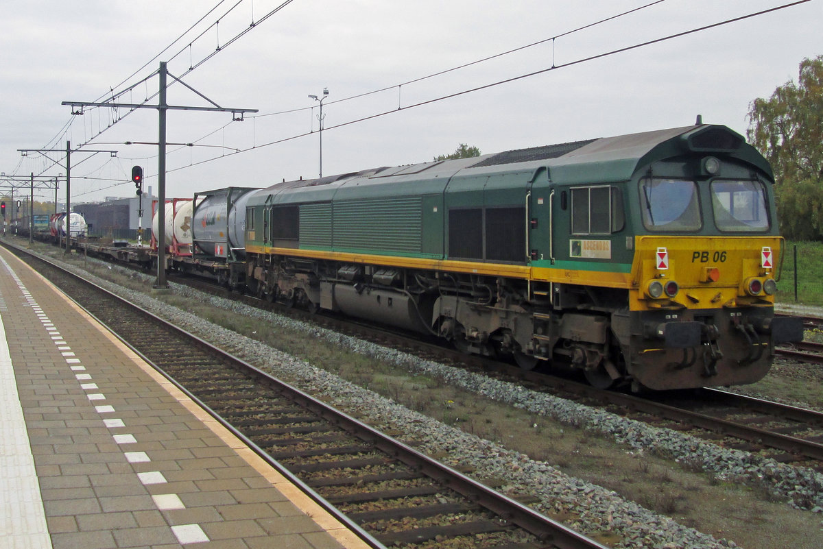 Ascendos PB06 was part of an intermodal train at Boxtel on 24 October 2015.