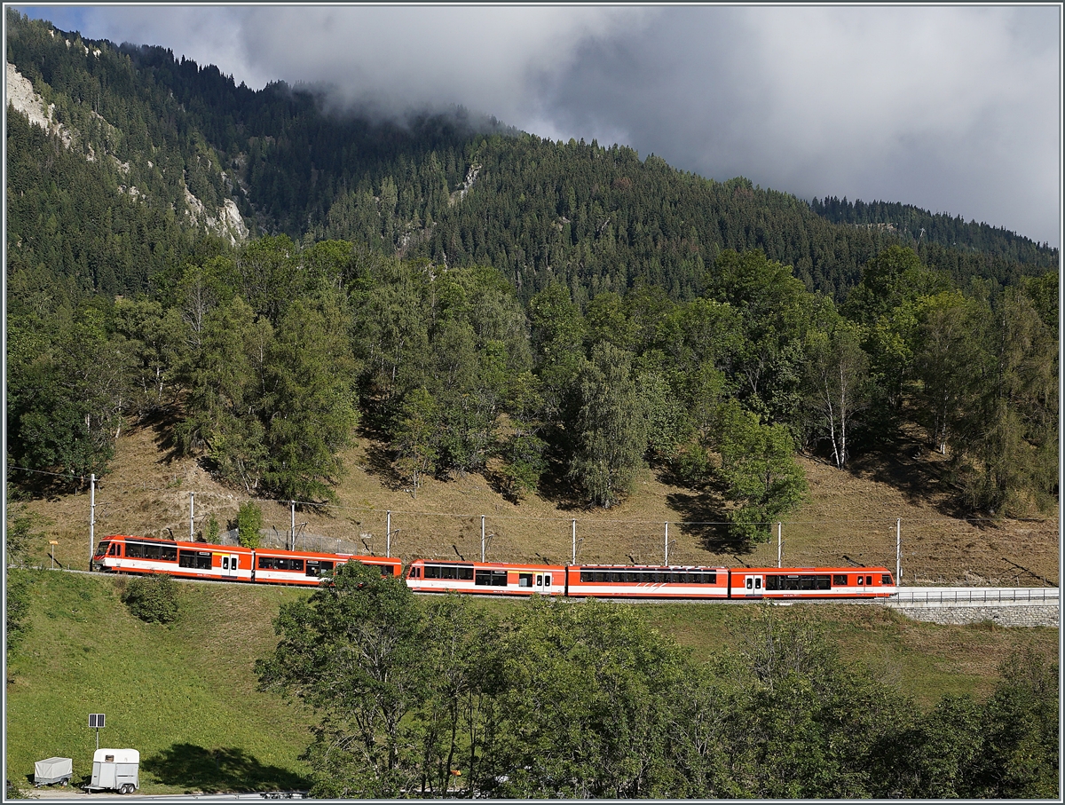 At Fiesch there is an MGB  Komet  with a module on the way from Visp to Andermatt.

September 30, 2021