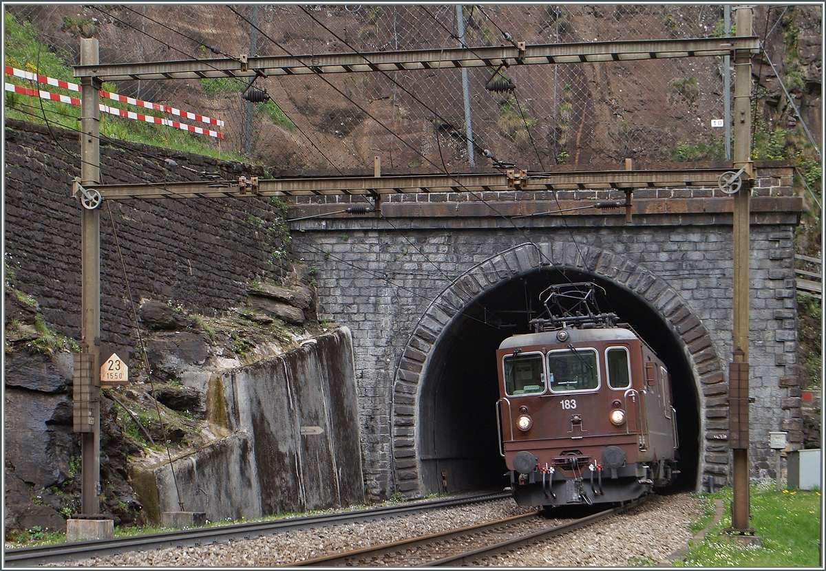 AThe BLS Re 4/4 183 in the  Dazi Grande .
06.05.2014 