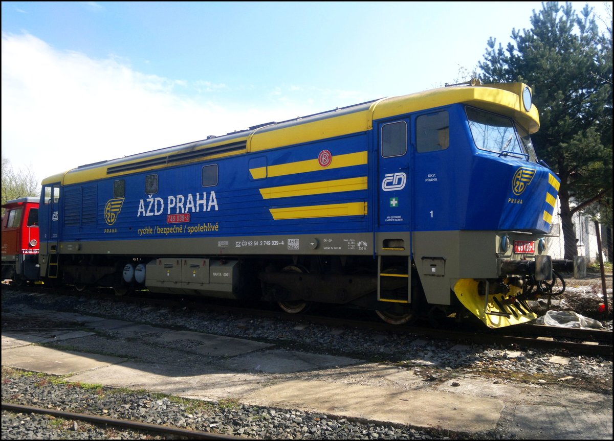 AZD 749 039-4 am 22.4.2015 in Kladno locomotive workshop KDS.