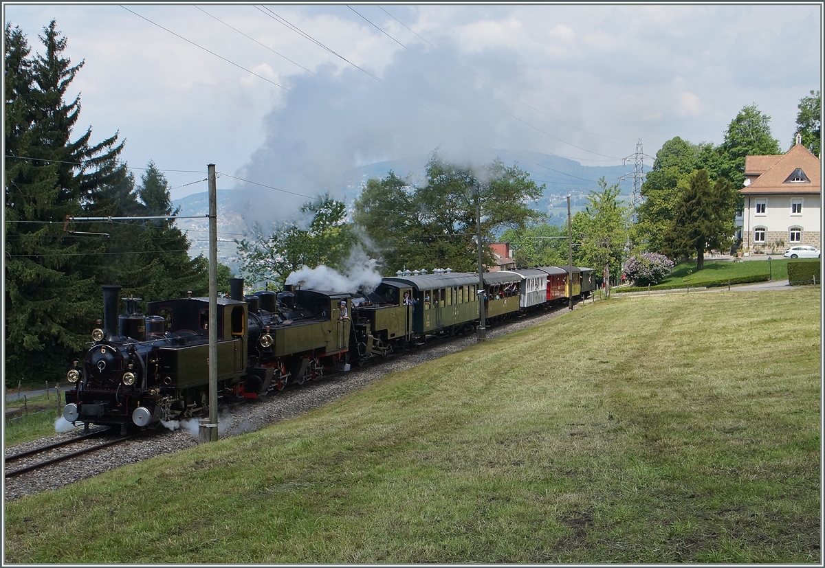 B-C Steamers wiht a long train near Chaulin.
25.05.2015